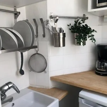 2ndhomes Compact Studio With Great Location! Apartment